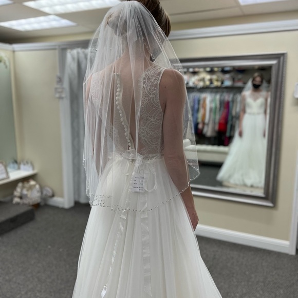 Tulle ivory Nouvelle Amsale wedding dress - Picture 4 of 7